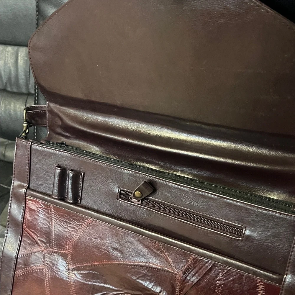 Elegant Burgundy Leather Messenger Bag